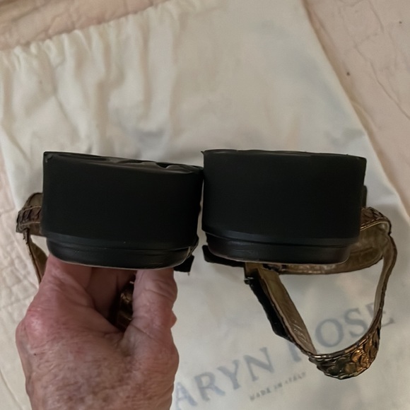 TARYN ROSE SANDALS MADE IN ITALY W/DUST BAG - Picture 3 of 4